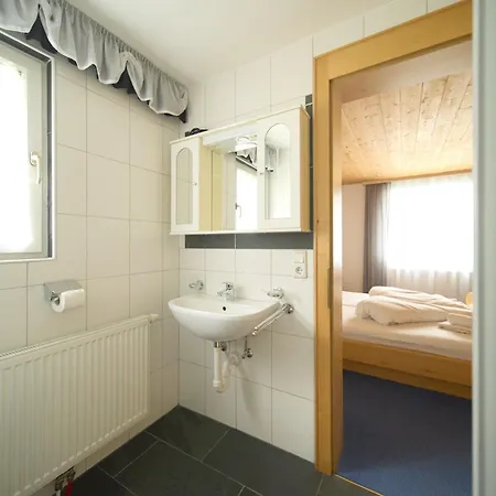 Gerhard An Der Talstation By Pferd Auf Wolke