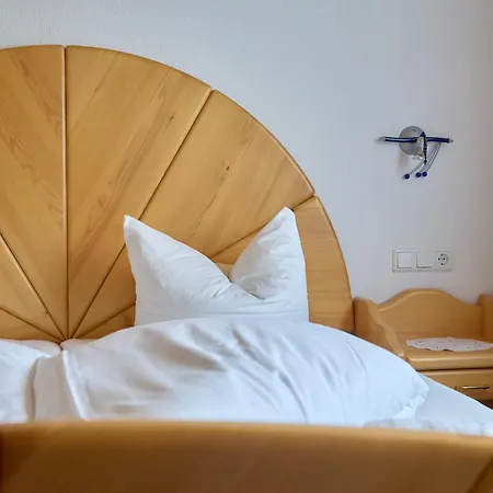 Gerhard An Der Talstation By Pferd Auf Wolke